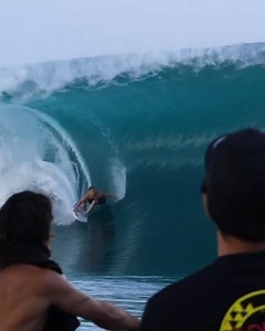 430K views · 717 reactions | Eimeo Czermak à Teahupo'o sur ce qu'il considère lui-même être la plus grosse vague sur laquelle il a ramé.  @germainfilms // J.czerm photography Revivez la grosse session du 1er mai vue de l'intérieur >> https://bit.ly/3PaSVKZ | Surf Session Magazine | Facebook
