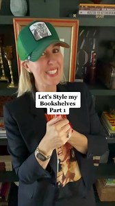 12K views · 292 reactions | Let’s Style my living Room Bookshelves Part 1 #thrift#thrifttok#secondhand#stylingtips#stylingideas#stylinghacks #styling#stylingbookshelves#thriftedstyling#upcycle#rework#diy#thriftflip#homedecor#upcycling#upcycle #diy#thri #usa #BOOMchallenge | Sarah Teresinski | Facebook