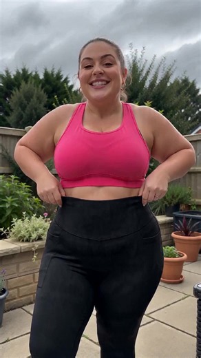 Plus Size Plain High Waist Sports Capri Leggings with Pockets, High Stretch Leggings, Fitness Leggings, Casual Comfy Breathable Skinny Capri Pants for Daily Wear, Women's Plus Bottoms for Summer, High Waist Sportswear, Workout Clothes #womenwaistpants #sheswaistedshapewear #twopiecetrousersetforwomen #tummycontrolleggings #perfectnavyjoggers #cutecapris #pluswomen #plussizesummertop #plussizetankini #plussizewomen