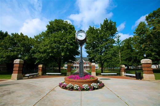 Today marks the start of Stonehill Light and Hope Giving Days! All this week, celebrate the Stonehill spirit by giving back to current and future students. Make an impact today. >> www.stonehill.edu/givingdays | Stonehill College