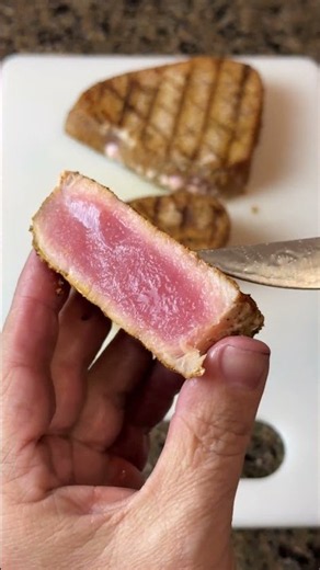 Just a couple perfectly grilled tuna steaks. 😋🔥🐟💯 Who wants a bite? #tuna #tunasteak #keto