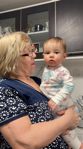 Відео користувача Теща VS Зять 😈 (@tesha_zyat) з композицією «оригинальный звук - Теща VS Зять 😈»