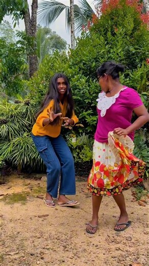 දුවගෙ පදේට නටනවා කියන්නේ ඕන්න ඕකට😁 #funny ‪@Podiththi‬