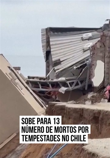 ➡️ TEMPESTADES NO CHILE O número de vítimas fatais provocadas pela severa frente fria que atinge o #Chile subiu para 13, enquanto quatro pessoas continuam desaparecidas, confirmou o governo chileno nessa quarta-feira (22/7). A tempestade provocou estragos profundos no centro e norte do país, gerando interrupção no fornecimento de água potável, bloqueio de rodovias e a decretação de estado de catástrofe nas regiões de Coquimbo e na província de Huasco, em #Atacama. #Metrópoles 🤳 TVN / Chilean Ar