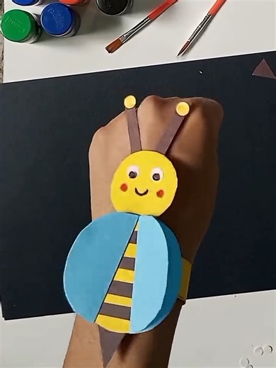 easy paper craft bumble bee watch 🐝 #easypapercraft #craftideas #bumblebee #youtubeshorts