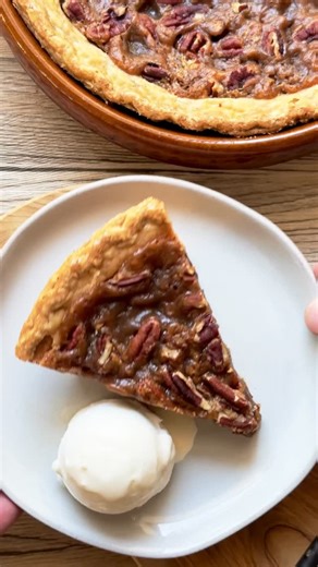 7.4K views · 867 reactions | I made a pecan pie so good that it fooled every non-vegan who tried it and yes, it has a secret ingredient. 狼 Want it? Heres the recipe! ✨不 https://bigboxvegan.com/2025/11/14/the-best-vegan-pecan-pie-2/#wpzoom-premium-recipe-card | Big Box Vegan | Facebook