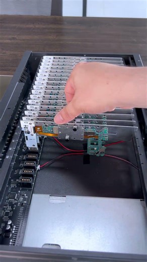 One device contains 20 mobile phones plus free group control software.#MobileFarm #Matrixequipment