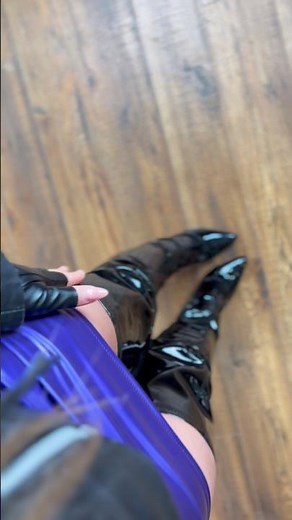 I always love to wear my shiny thigh high boots 🖤✨ #ootd #shiny #boots
