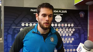 1.6K views · 151 reactions |  Velký den pro Vojtu Budíka, s naším klubem dnes prodloužil smlouvu, připsal si vítězný gól proti Bruslařům a po výhře převzal helmu pro největšího makáče! 朗 „Je to krásný dárek na Vánoce! Jsem za to moc rád," říká náš zadák  | HC Škoda Plzeň | Facebook