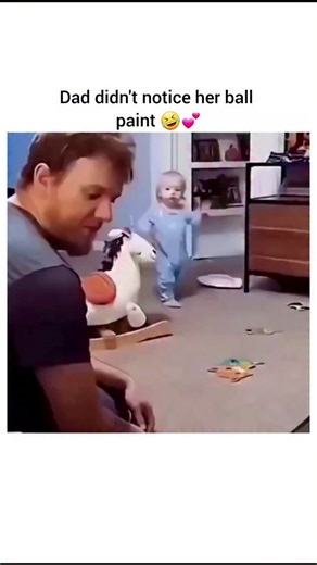 Your name on Instagram: "Япония использует пьезоэлектрические плитки для преобразования шагов в электричество. Эти плитки улавливают кинетическую энергию ваших шагов. Когда вы идете, ваш вес и движение оказывают давление на плитку. Плитка слегка прогнется, вызывая механическое воздействие. Пьезоэлектрические материалы внутри плиток преобразуют это напряжение в электрическую энергию. Каждый шаг генерирует небольшое количество заряда, а миллионы шагов в совокупности могут произвести достаточно эле