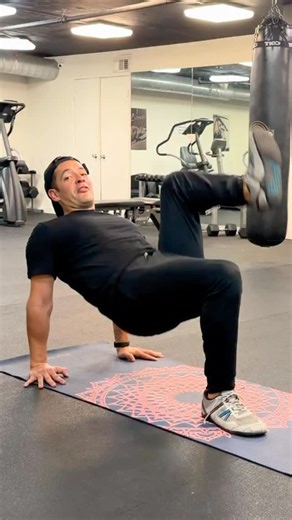 ALEJANDRO MATIAS | STRENGTH AND MOBILITY COACH on Instagram: "This is how you train your glutes with just your body weight. No machines. No gym required. The single leg hip hinge loads the glutes in a lengthened position. Training muscle at long lengths has been shown to improve strength, control, and resilience, especially around the hips. It also challenges balance and teaches your pelvis and core to stabilize while one side works. The single leg hip thrust trains the glutes in a shortened pos