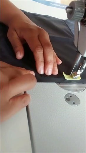 Sewing pockets to back lining #sewing #backpacks #schoolbags #diybag #diysewing