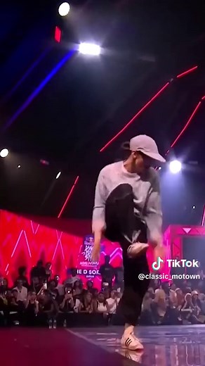 Japanese dance prodigy D SoraKi brought the heat in this iconic performance of “I’m Coming Out” at Red Bull Dance Your Style 2022. #DianaRoss #DanceYourStyle #APIFamily