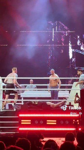 Boxkampf Finale Runde in der Finch Arena 2025