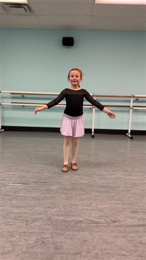 Shannon Kaminski on Instagram: "If you were to ask her (age 6) what her favorite step is, she would ABSOLUTELY tell you it’s a paradiddle 🤪♥️ #tapdance #dancers #danceclass #danceteacher"