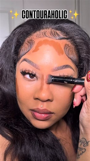 Dallas Makeup Artist & Beauty Influencer on Instagram: "Cream or Liquid Contour?!! IMOOO The muddier it starts, the better baby 😅 but One thing about it…you need SOMEEEE sort of contour!! Without it, your face gone look like an egg 🍳 lol!! #contouring #creamcontour #softglam"