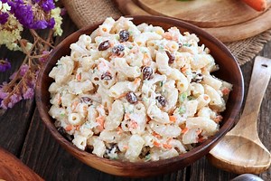 Try this easy chicken macaroni salad recipe, loaded with shredded chicken, onions, carrots, and bell peppers. With a little sweet surprise from raisins and pineapple tidbits. Perfect as a side dish or even as a snack. Get full recipe at https://www.foxyfolksy.com/easy-chicken-macaroni-salad/ | Foxy Folksy - Modern Filipino Kitchen