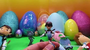 Opening Surprise Eggs containing Paw Patrol and Sheriff Callie Toys