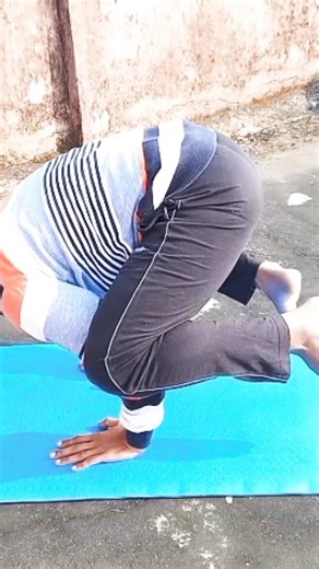 bakasana #yoga #crowpose #yogaskills #shortfeeds #yogae #motivation #yogafitness #uk #yogajunction