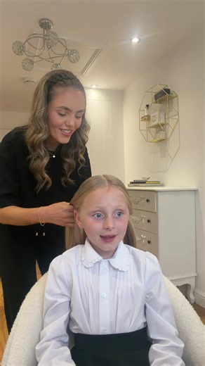 El's second hairstyle back at school