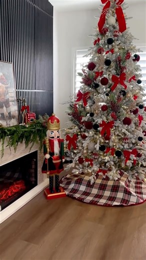 R A C H E L || Home Designing 🏠🛠 on Instagram: "The perfect classic tree skirt 🎄comment shop for link 🔗 #classicchristmas #traditionalChristmas #cozychristmas #Christmasdecor #holidaydecor #christmashome #christmastree tree Christmas tree skirt Christmas tree Holiday finds Traditional Christmas Classic Christmas Comment SHOP below to receive a DM with the link to this post on my LTK ⬇ https://liketk.it/5B2vD #ltkseasonal #ltkhome #ltkholiday"