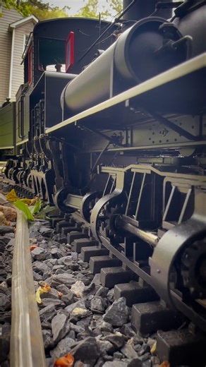 Shay locomotive drive shafts and gears in motion! #closeup #train #asmr garden #railway #engineering