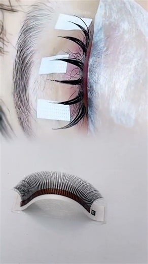 Create bold Manga lash effects using VNLASHES’ pillar lashes and pillar-fan clusters.