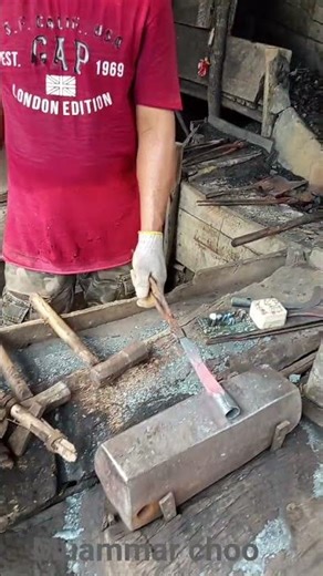 the process of making the rubber chisel for the handle under the base,?#art #blacksmith #traditional
