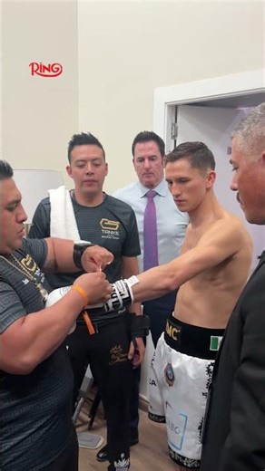 Naoya Inoue and Alan Picasso getting gloved up 🇯🇵🇲🇽