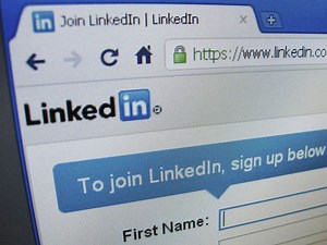 LinkedIn to stop displaying Twitter tweets