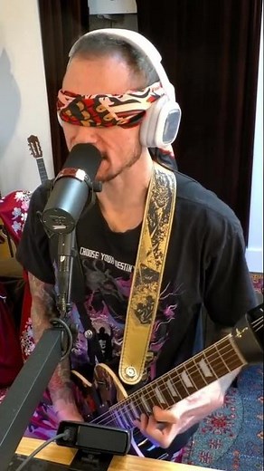 Blindfolded singing screaming on one leg shredding Heafy