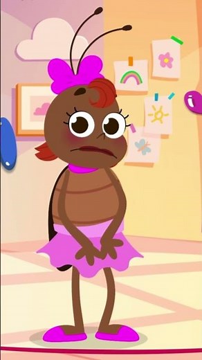 The Little Cockroach is on the Internet! 🪳💻😂 | What is she doing? 👀 | #short #kids
