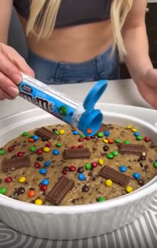 How to make a rainbow cookie cake everyone will love