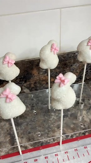 Easy Easter Cake Pops I made these cake pops using the bunny mold from @My Little Cakepop! I absolutely love this mold! I want to make a million more! If you want to see other designs let me know in the comments. #cakepops #bakingtips #homebaker #homebaker #easter #eastertreats #fyp #easterbunny #treatmakeroffacebook | lotsacakesshop2