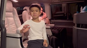 Lydia Sarunrat Deane on Instagram: "แม่ขอโทษนะลูกๆ…. แม่ไปหิมะด้วยไม่ไหวจริงๆตอนนี้ 🥲🐄🍼 แยกกันเที่ยวก็จะปวดใจประมาณนี้ โดยเฉพาะตอนท้ายคลิ้ป 🥹 #สงสาร พอแม่กับเบบี๋ไม่ไป เดมี่ก็ไม่ยอมไป แต่พอเห็นพี่กับพ่อไป ก็อยากจะไป #โอ๊ยยย A trip to the snow without the whole family together started off like this because mommy is too tired to take baby Deon and this human milk factory to another country 🥲 @demi_deane @dylandeane_official @deon.deane @matthew.deane1"