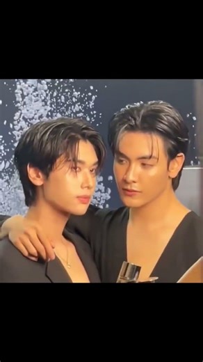 joong look at dunk damnn .. he is deeply in love ❤😘😍#joongdunk #blseries #hiddenagendas #bldrama #bl