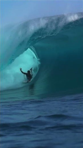 Bodyboarding BIG SWELL at Teahupo'o