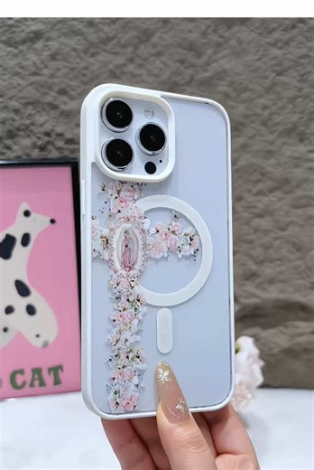 Minimal look,meaningful vibe ✝️🌷🙏#phonecase #fyp #magnetic #shockproofcase #aesthetic #trending #faith #floraldesign #virginmary #virgenmaria #viral