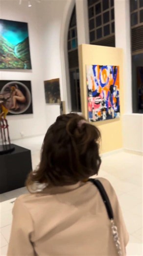 Abroad With Crutches 🎨 Disabled Woman’s Journey Through Art and Independence #CrutchLife