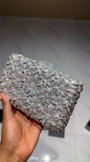 Alloh Obioma Nora on Instagram: "💃🏽FREE DELIVERY 💃🏽when you shop SWAROVSKI PURSES Refined. Timeless Luxury clutch purse — ₦90,000. For discerning clients only. DM to purchase."