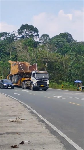 Volvo FH550 Pulling Giant SANY Truck #shortvideo