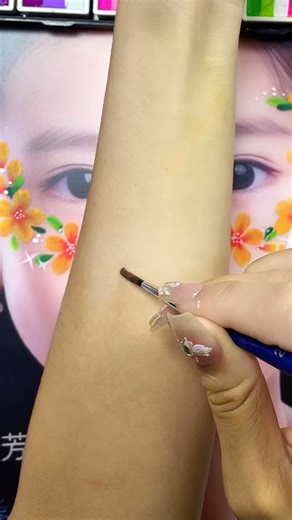 Anka Bella on Instagram: "Cutest little chaos ball 🐾🖤 This fluffy cat face paint is all attitude and adorableness! Wanna learn how to paint fur like this? Let’s make it together!#facepaint #bunnyears #kidsfacepainting #cutekids #fusionfacepaint #paintyourbody #creativeart #facepaintideas"