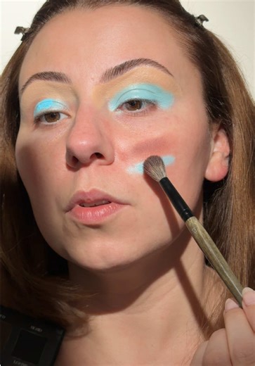 Replying to @DanielleCruz Wise words from the color theory 🧙🏻 today. Use blue as a base if you’re tired if shadow being 🍊 base: @CITY COLOR COSMETICS - sky #makeuptutorial