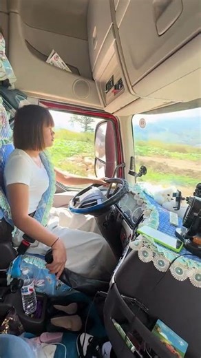 girl Truck driver smiling and cute Woman truck video 🚛
