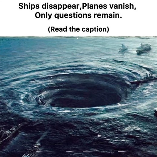 A monster in the sea or a big hole 😨#darkfacts #darkhistory #triangle #oceanmysteries #darktruth