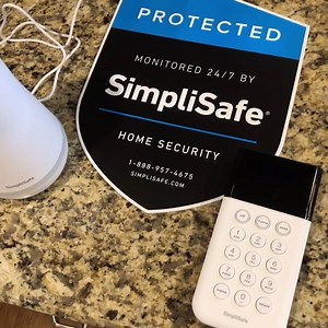 This week, we filmed ourselves setting up the new SimpliSafe system! Check out our video to see how easy it is to set up. Thumbs up from us! | Reviews.org | Facebook