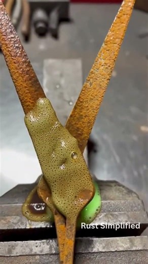 This Green Foam REMOVES RUST INSTANTLY! (Most Satisfying Scissors Restoration)