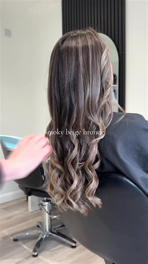 Smoky Beige Bronde: Dimensional Face-Frame Highlights