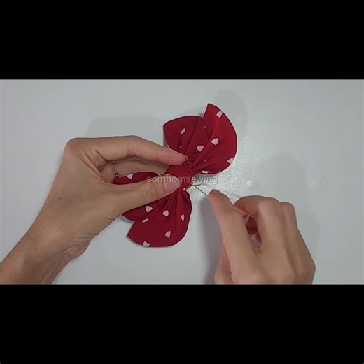 18K views · 402 reactions | Diy bow accessories | hair bows tutorials | fabric bows how to #craft #handmade #fblifestyle #accessories #bows #bowstyle #bowmaking #bowforhair #hairaccessories #handmadebows #sewing #somhomsewing | somhomsewing | Facebook