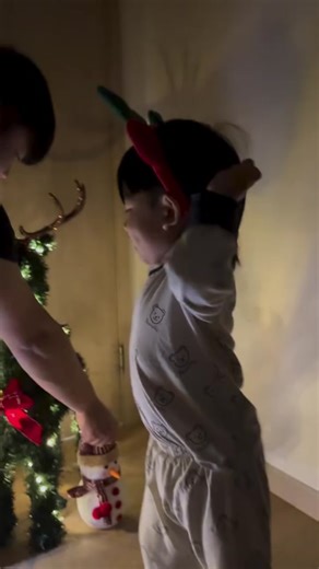 🎄👶🏻 #ahin #fyp #cutebaby @아인이는워아이니🫶🏻💛✨ @ahin._.papa